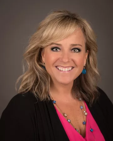 Headshot of Tara Schapmire